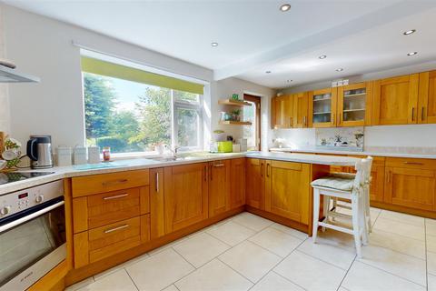 3 bedroom end of terrace house to rent, Green Lane, Shelf, Halifax