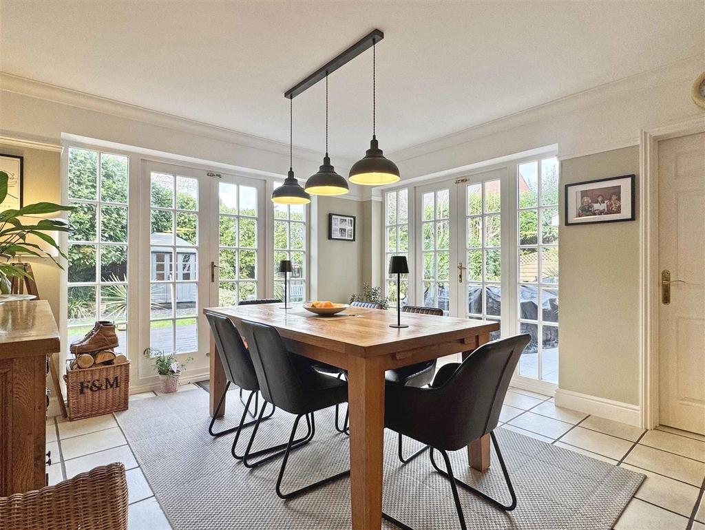Dining Area.jpg