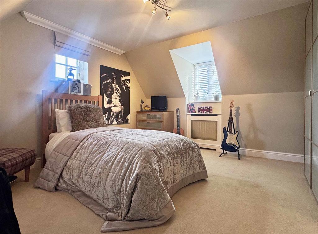 Bedroom 4.jpg