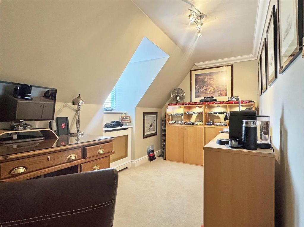 Bedroom 5.jpg