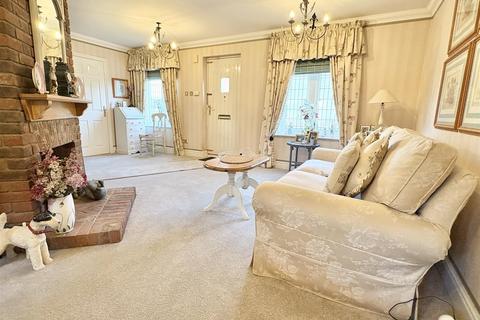 2 bedroom detached house for sale, Cuckoo Way, Great Notley, Braintree