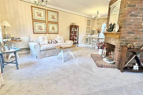 2 bedroom detached house for sale, Cuckoo Way, Great Notley, Braintree