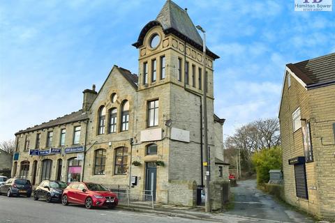 3 bedroom apartment to rent, Wade House Road, Shelf, Halifax