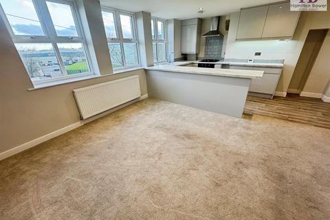 3 bedroom apartment to rent, Wade House Road, Shelf, Halifax