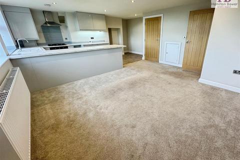 3 bedroom apartment to rent, Wade House Road, Shelf, Halifax