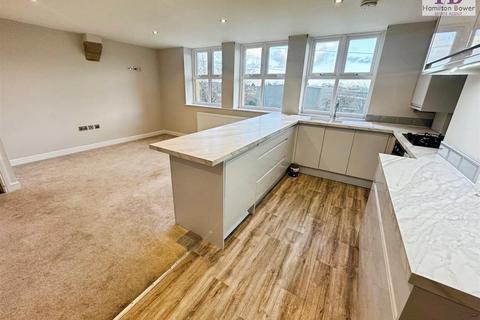 3 bedroom apartment to rent, Wade House Road, Shelf, Halifax