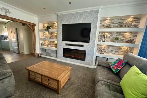 2 bedroom detached bungalow for sale, The Chestnuts, Pontefract
