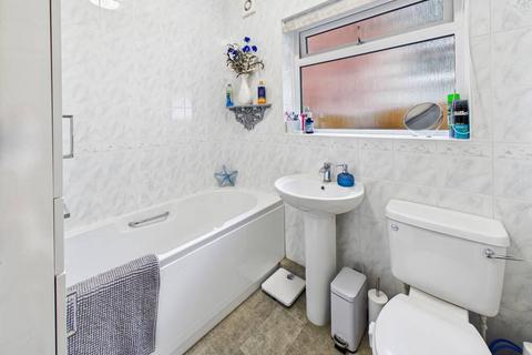 2 bedroom detached bungalow for sale, The Chestnuts, Pontefract