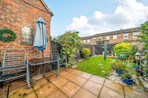 3 bedroom terraced house for sale, Lonsdale Close, London