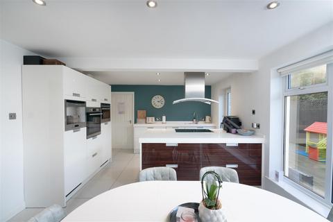 4 bedroom detached house for sale, Bingley Bank, Leeds LS17