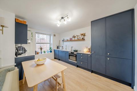3 bedroom apartment for sale, Vauxhall Street, London