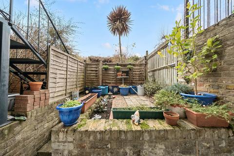 1 bedroom apartment for sale, Chapter Road, London