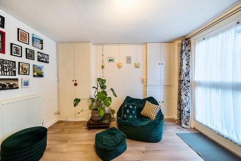 1 bedroom apartment for sale, Chapter Road, London