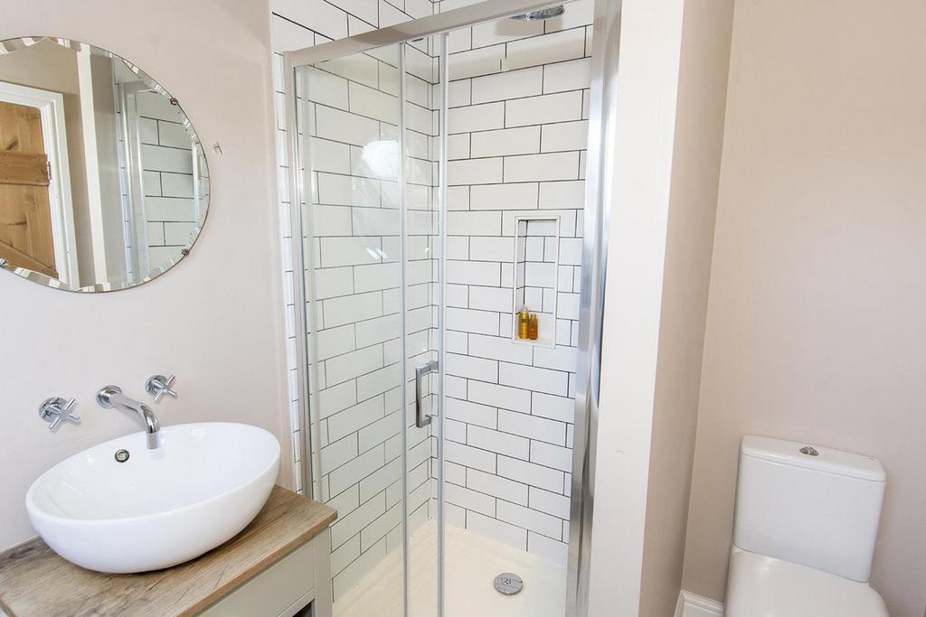 Ensuite Photo 2