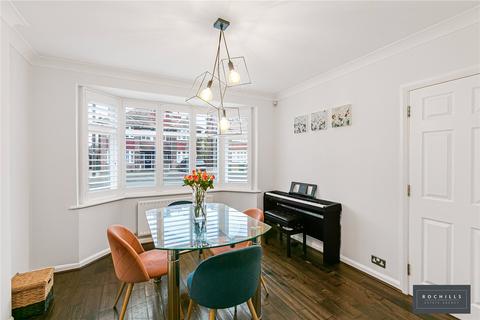4 bedroom semi-detached house for sale, Cottimore Avenue, Walton-on-Thames, Surrey, KT12