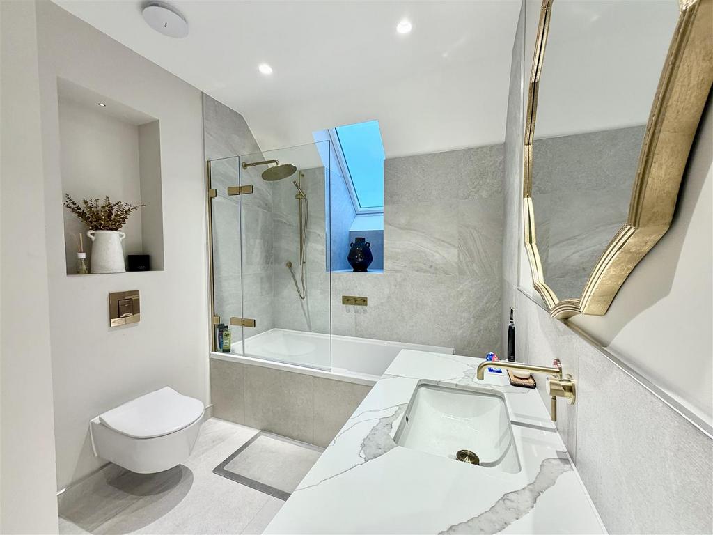 Family Bathroom: