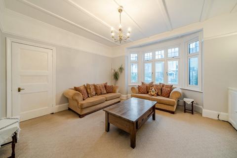 4 bedroom end of terrace house to rent, Cricklade Avenue, London, SW2
