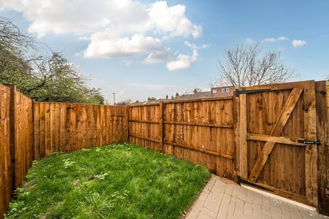 3 bedroom property for sale, Knowles Hill Crescent, London