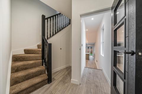 3 bedroom property for sale, Knowles Hill Crescent, London