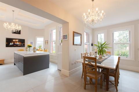 2 bedroom apartment for sale, Farr Hall Drive, Heswall, Wirral, CH60