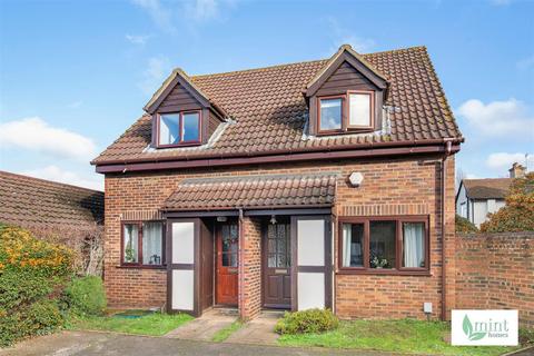 2 bedroom house for sale - Briar Walk, West Byfleet KT14