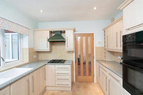 2 bedroom detached bungalow for sale, Wendel Avenue, Leeds LS15