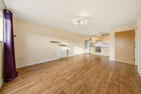 2 bedroom apartment for sale, Ovaltine Drive, Kings Langley WD4