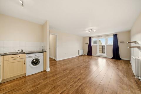 undefined, Ovaltine Drive, Kings Langley WD4