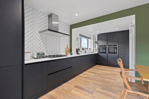 5 bedroom semi-detached house for sale, Rombalds Crescent, Silsden, Keighley, West Yorkshire, BD20