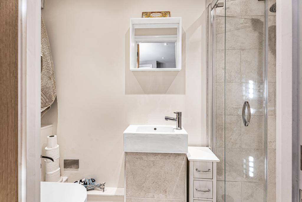 Lower Ground Floor En-Suite