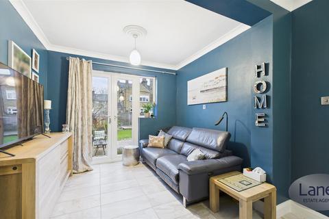 4 bedroom semi-detached house for sale, Halifax Road, Enfield