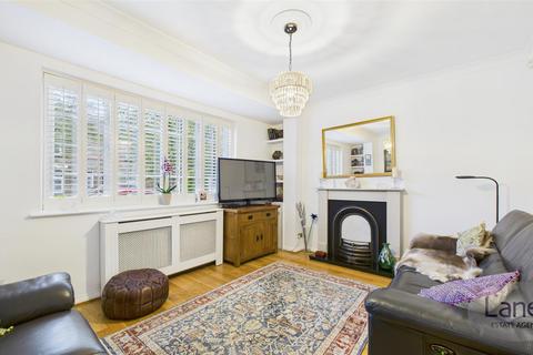 4 bedroom semi-detached house for sale, Halifax Road, Enfield