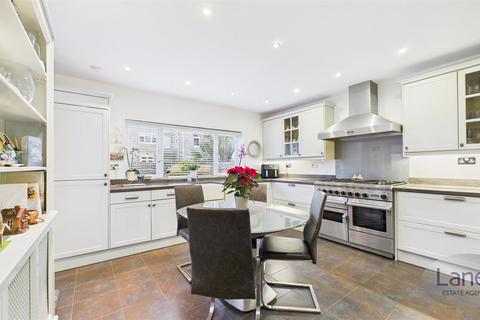 4 bedroom semi-detached house for sale, Halifax Road, Enfield