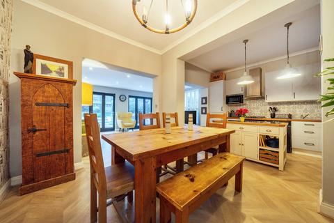 3 bedroom apartment for sale, Bonfield Road, London