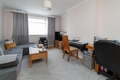 2 bedroom maisonette for sale, Heronsgate, Edgware, HA8