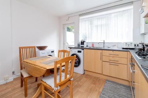 2 bedroom maisonette for sale, Heronsgate, Edgware, HA8