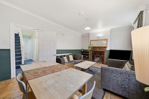 4 bedroom flat for sale, Vestry Road, London SE5