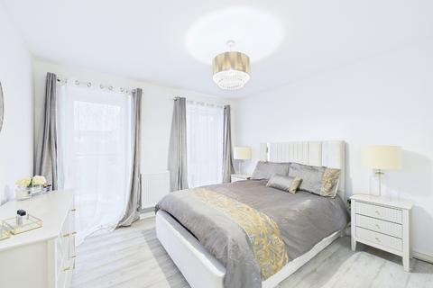 2 bedroom flat for sale, Fairlane Drive, South Ockendon, Essex, RM15