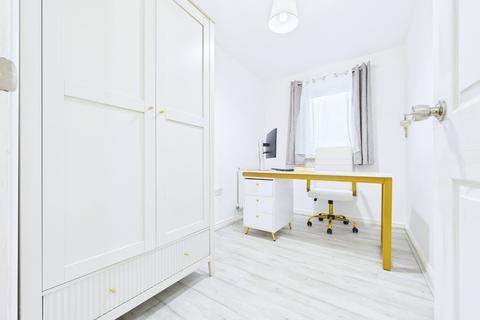 2 bedroom flat for sale, Fairlane Drive, South Ockendon, Essex, RM15