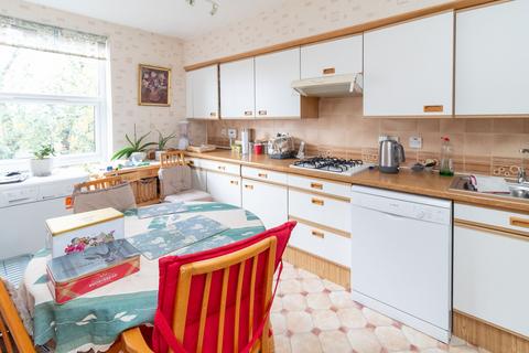 3 bedroom apartment for sale, Canons Corner, Edgware, HA8