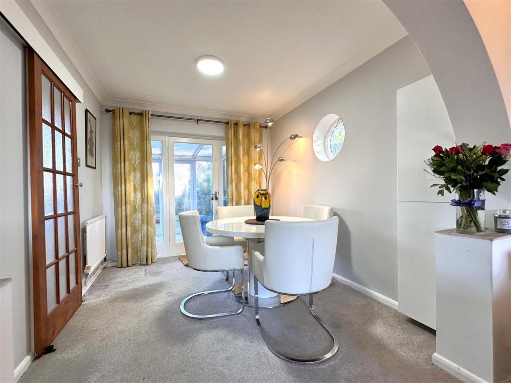 Dining Room 052
