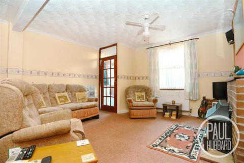 2 bedroom house for sale, Union Place, Kirkley, NR33
