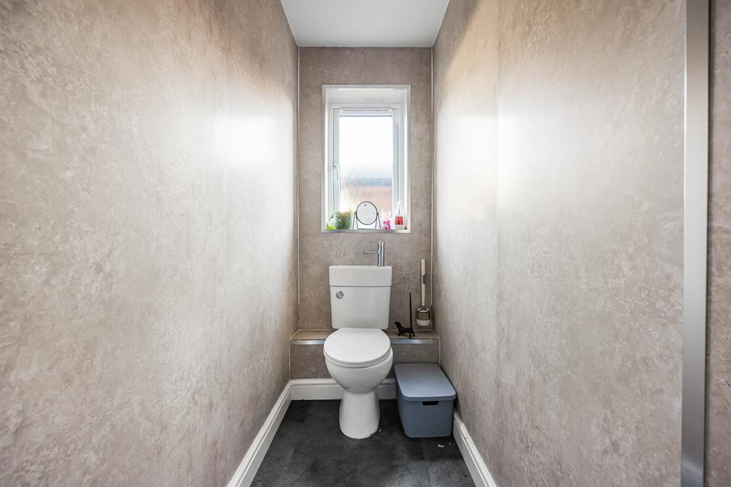 Cloakroom/wc