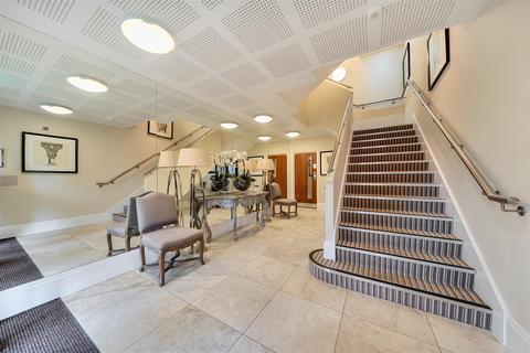 2 bedroom flat for sale, Hartsbourne Road, Bushey WD23