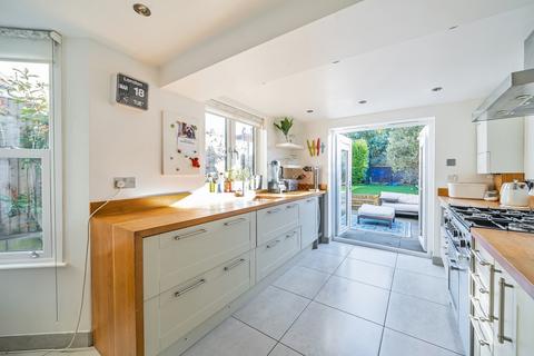 3 bedroom terraced house to rent, Wellfield Road, London, SW16