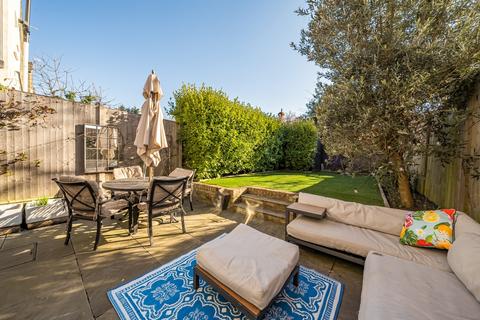 3 bedroom terraced house to rent, Wellfield Road, London, SW16