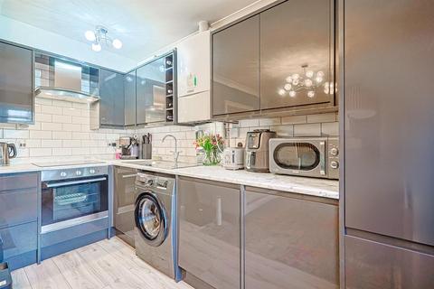 2 bedroom flat for sale, Ferry Road, Hockley SS5