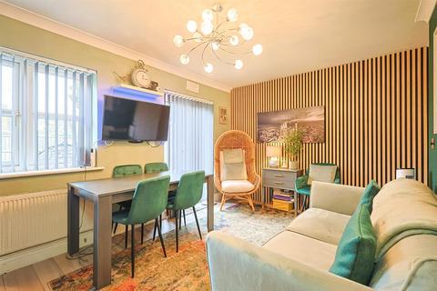 2 bedroom flat for sale, Ferry Road, Hockley SS5