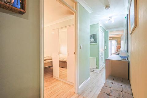 2 bedroom flat for sale, Ferry Road, Hockley SS5