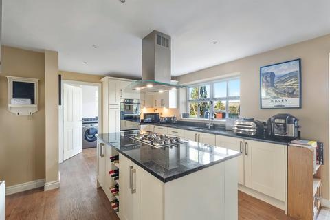 4 bedroom detached house for sale, Vale Gardens, Ilkley, West Yorkshire, LS29